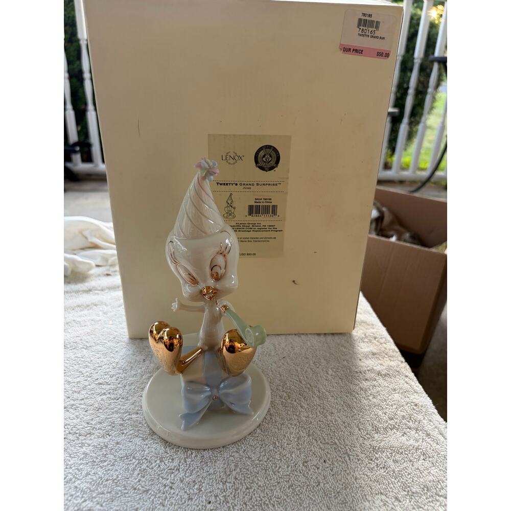 LENOX "Tweety's Grand Surprise" Bird Warner Bros. Porcelain Figurine- with box